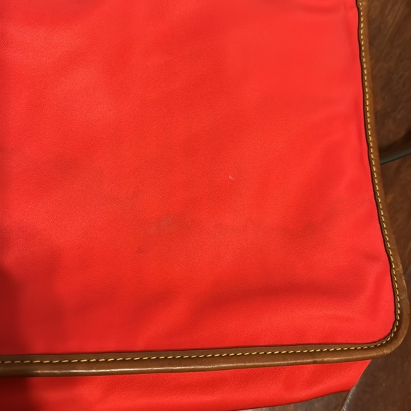 Dooney and Bourke red purse- used/ still in very good condition - Picture 5 of 12